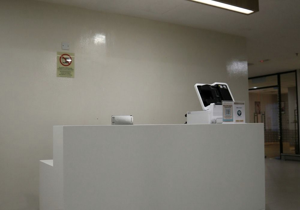 Multi-specialty clinic · 12 departments — Knowledge & Voice AI